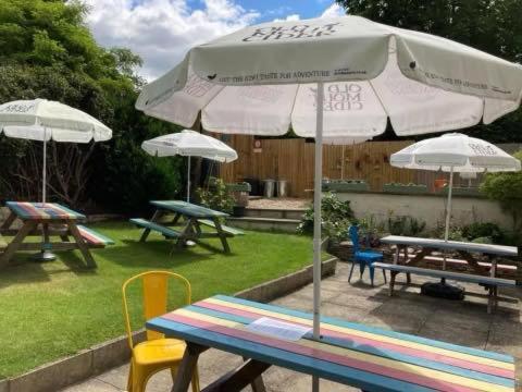 The Cottage Upstairs At The Green Man, Ropsley Exterior photo